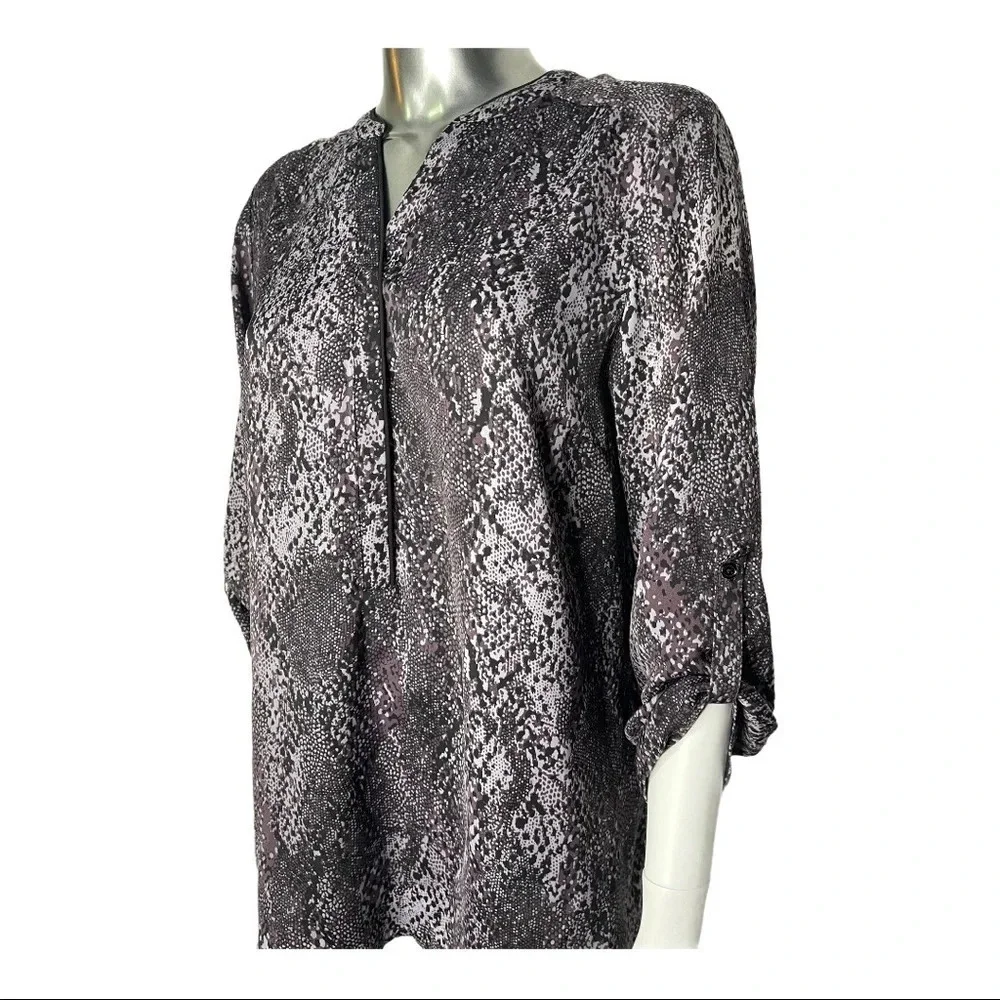 🛍️3/$40 Snakeskin Print 3/4 Sleeve Purple Black Top  Size Medium - Picture 3 of 5
